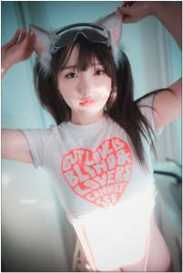 Son Ye-Eun  – Retro Gaming Girlv7qp3fd7nw.jpg