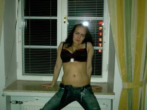 Amateur Girl Posing In Hotel Room [x82]-07qpscsxr2.jpg
