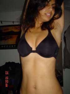 Latina shows her Bodys7qqecdeh3.jpg