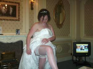 Leaked British Couple Wedding night naked pictures-r7qq2wxrzn.jpg