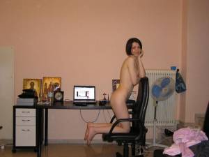 She Loves Showing Her Body (12 Pics)-u7qq99i0t7.jpg