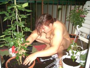 Wife-Gardening-Voyeur-%2837-Pics%29-b7qq758kiv.jpg