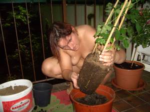 Wife Gardening Voyeur (37 Pics)-d7qq75tgjp.jpg