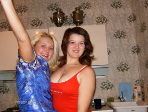 Russian friends naked posing x90i7qsb8wwjo.jpg