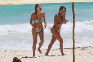 Arianny Celeste – Topless Bikini Candids in Tulum-d7qt0g44th.jpg