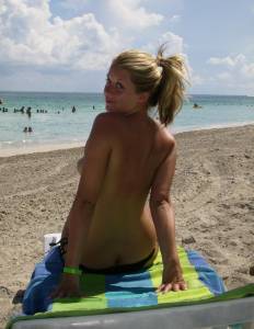 Sexy Spanish Girl On The Beach-t7quw31opv.jpg